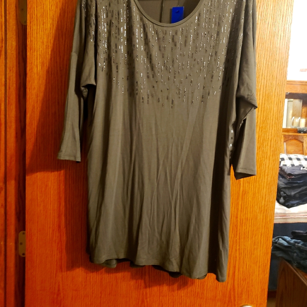 Apt 9 top